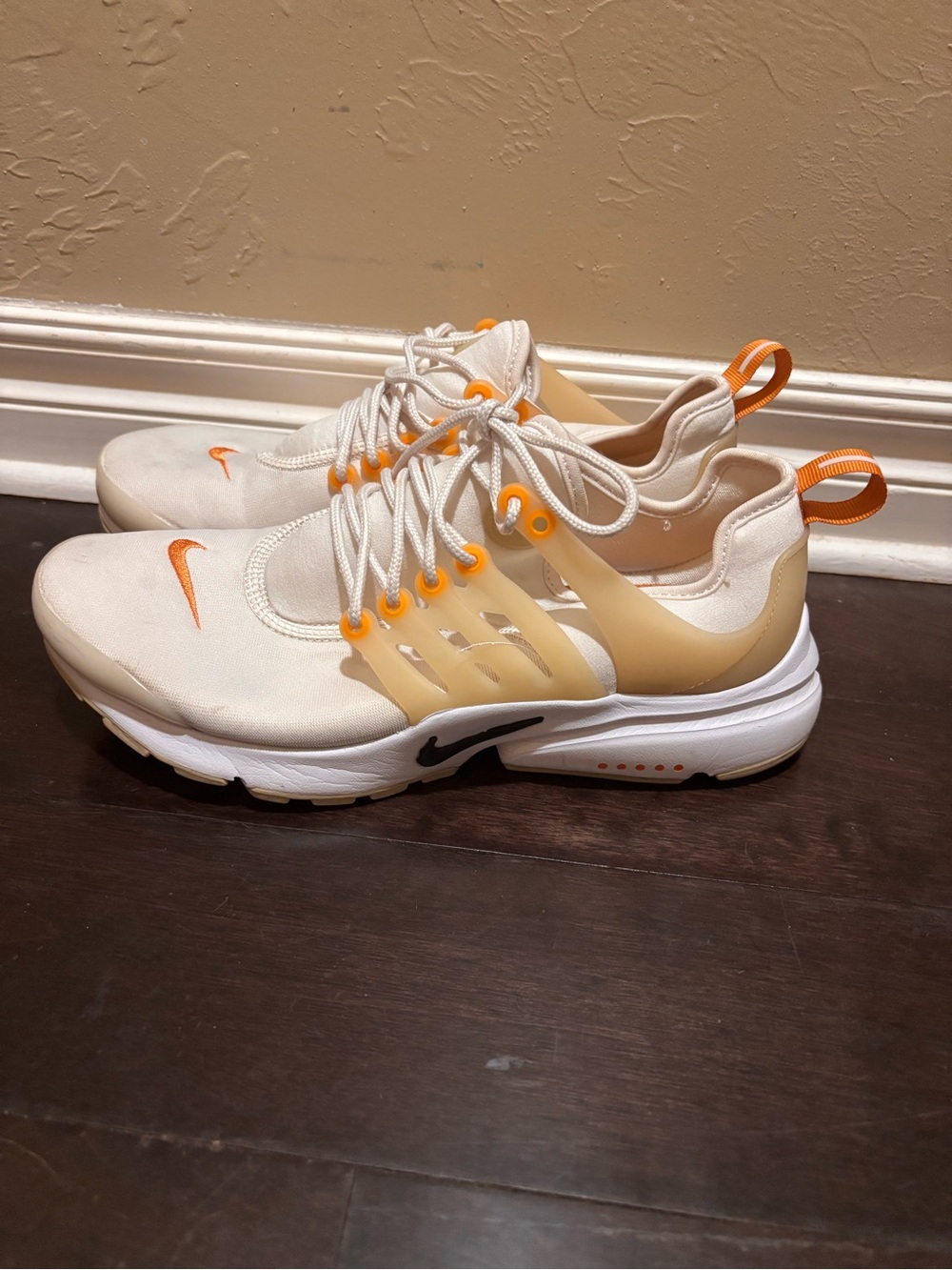 Nike Presto Women’s/Men’s Beige and Orange Lifestyle Sneakers